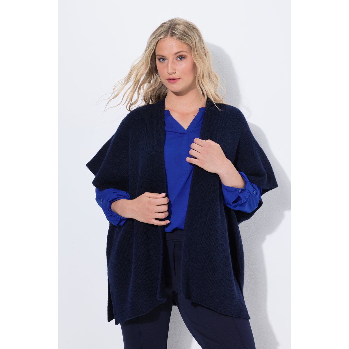 Cardigan oversize. Manches longues et coupe marine, ULLA POPKEN