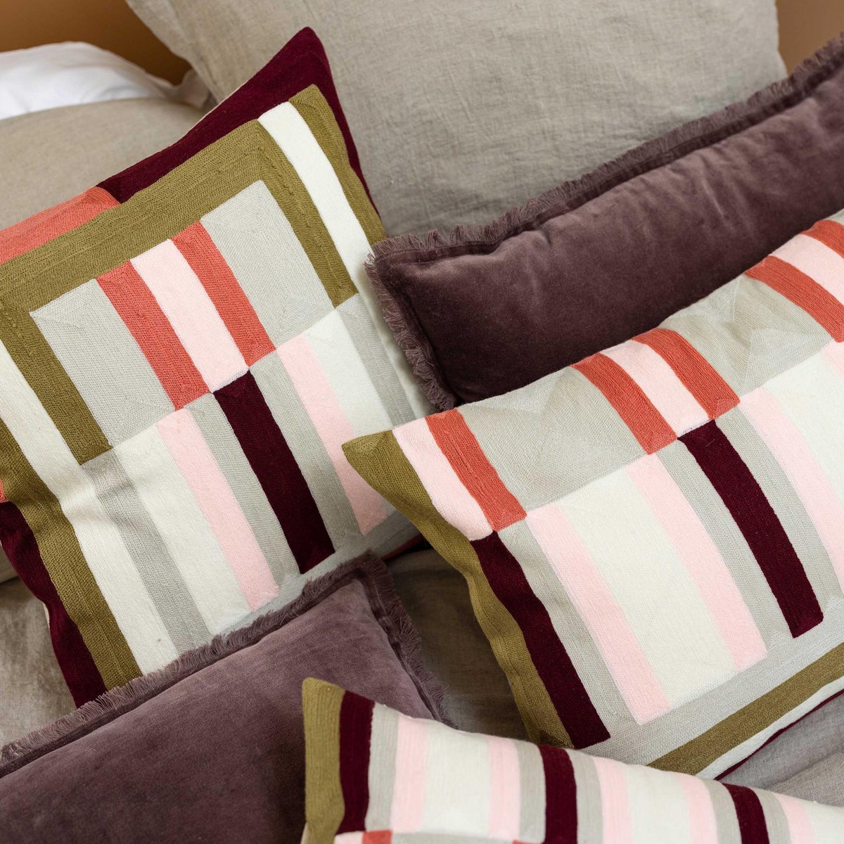 Coussin brodé Jason mousse, VIVARAISE
