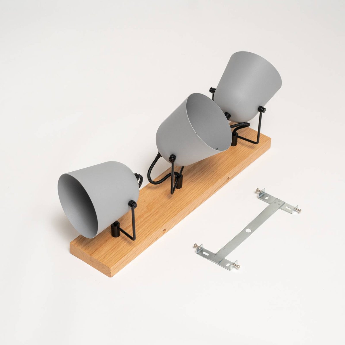 Spot en bois moderne, Adalin gris, bois clair, noir, LINDBY