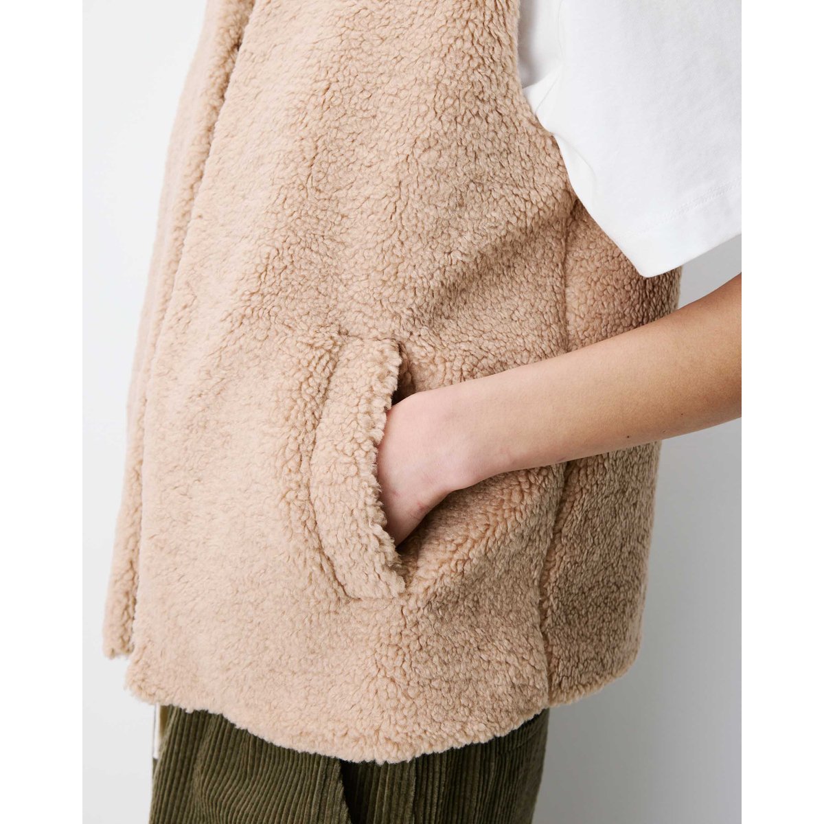 Veste sans manches en fausse shearling beige Avery beige, GRACE & MILA