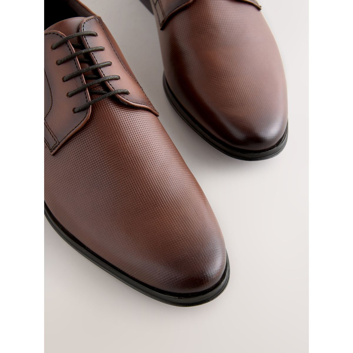 Chaussures derby en relief marron fauve, NEXT