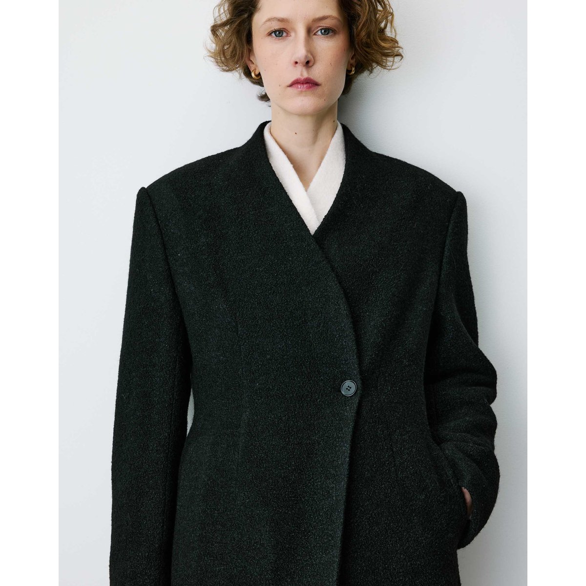 Blazer croisé en laine mélangée sans revers ecru Berlin noir, GRACE & MILA