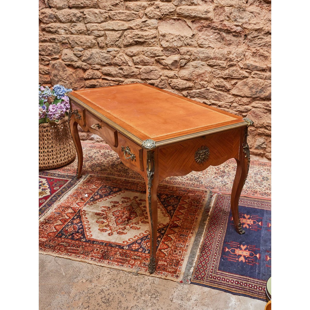 Grand bureau style Louis XV en bois Edouard N°1009 - Bon état bois clair, DEBONGOUT