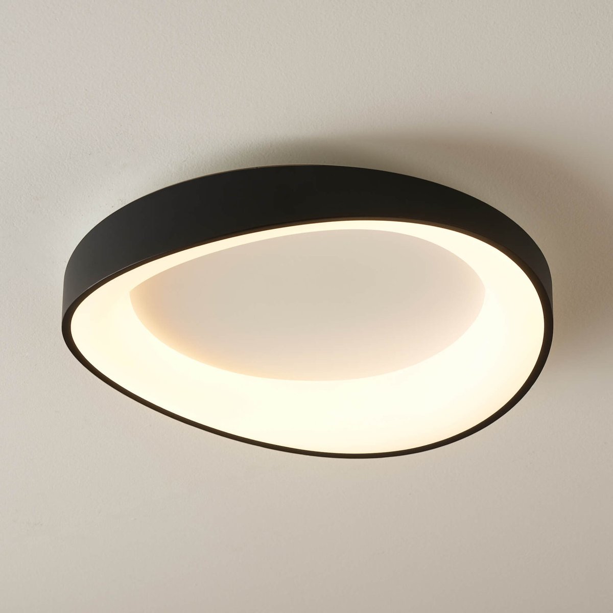 Plafonnier Discret et Épuré – BELINA noir, KOSILUM
