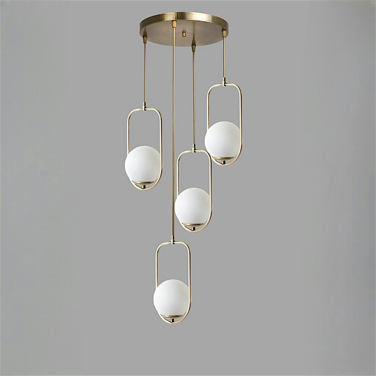 Suspension vintage cuivrée 4 globes blancs sur cadres SIERRE doré, PIER IMPORT