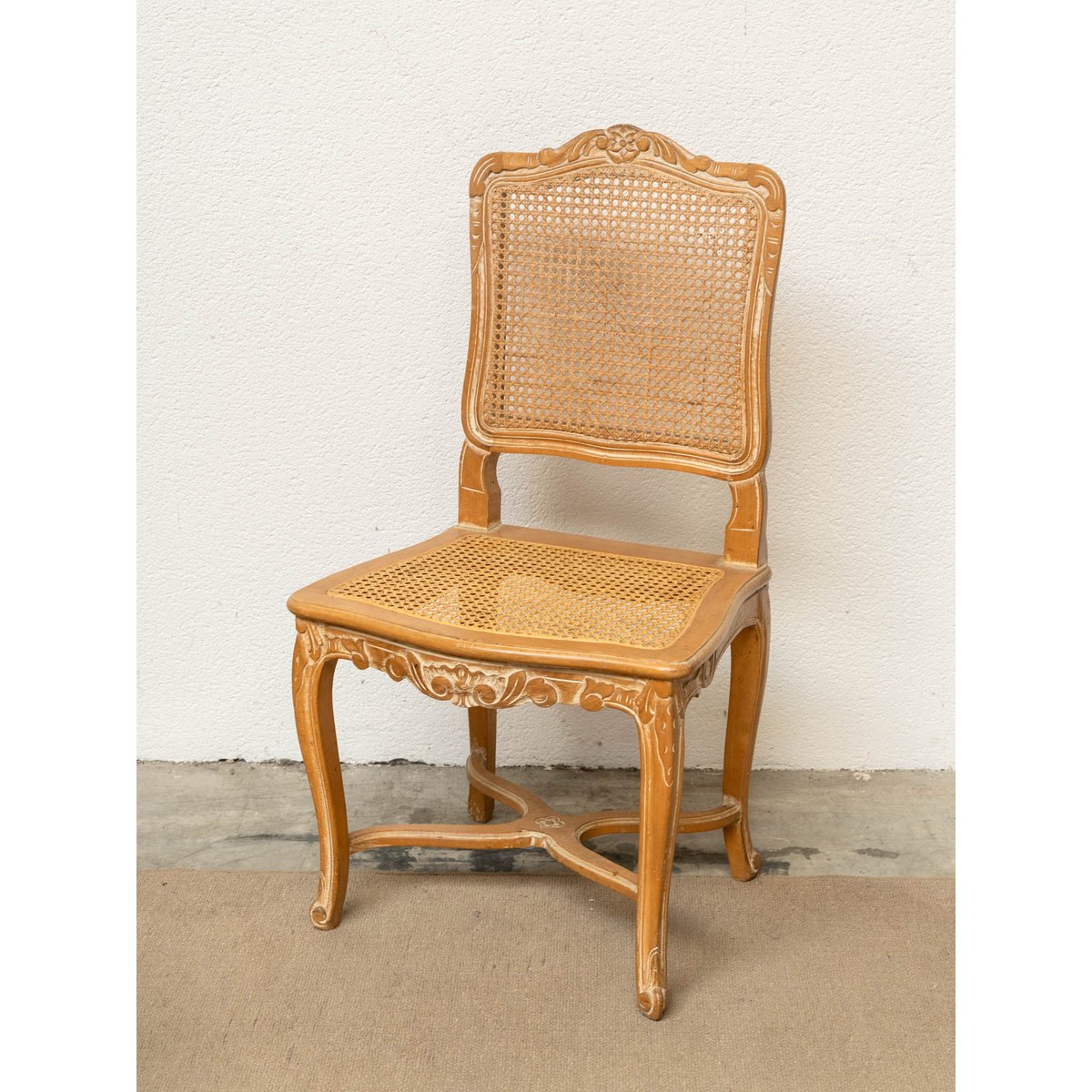 Lot de 4 chaises en bois et cannage Claude N°1420 - Bon état bois clair, DEBONGOUT