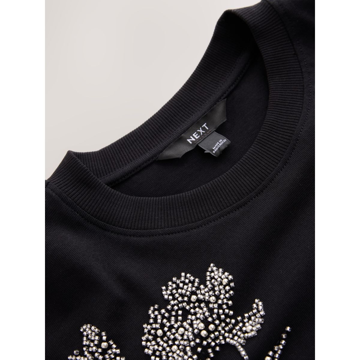 T-shirt ras du cou manches courtes et fleurs noir, NEXT
