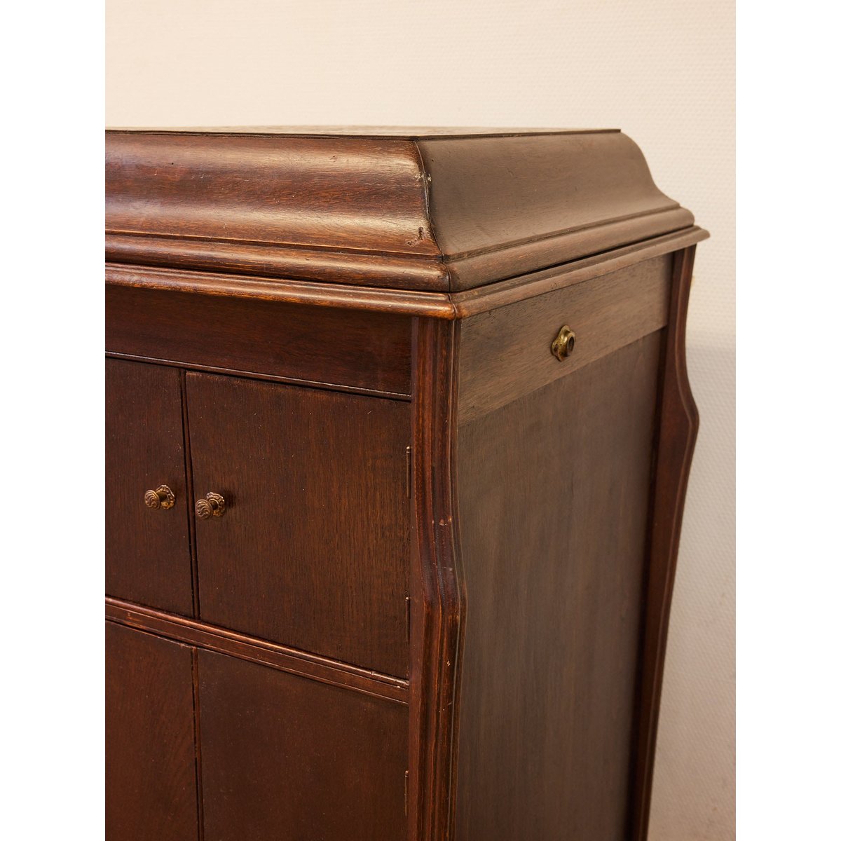 Table d'appoint pour gramophone en bois Francine N°1549 - Bon état bois foncé, DEBONGOUT