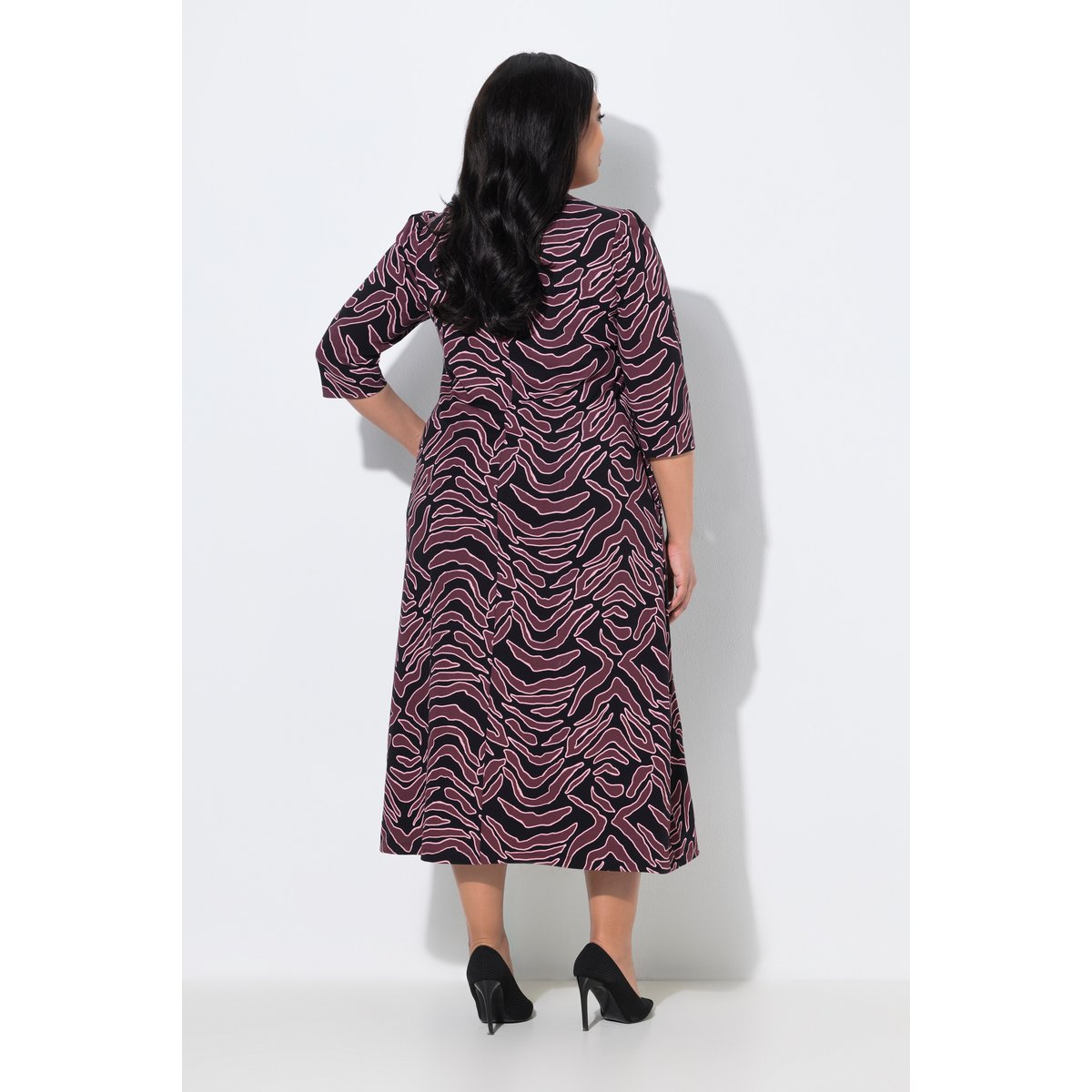 Robe longue, imprimé graphique, col en V brun nougat, ULLA POPKEN