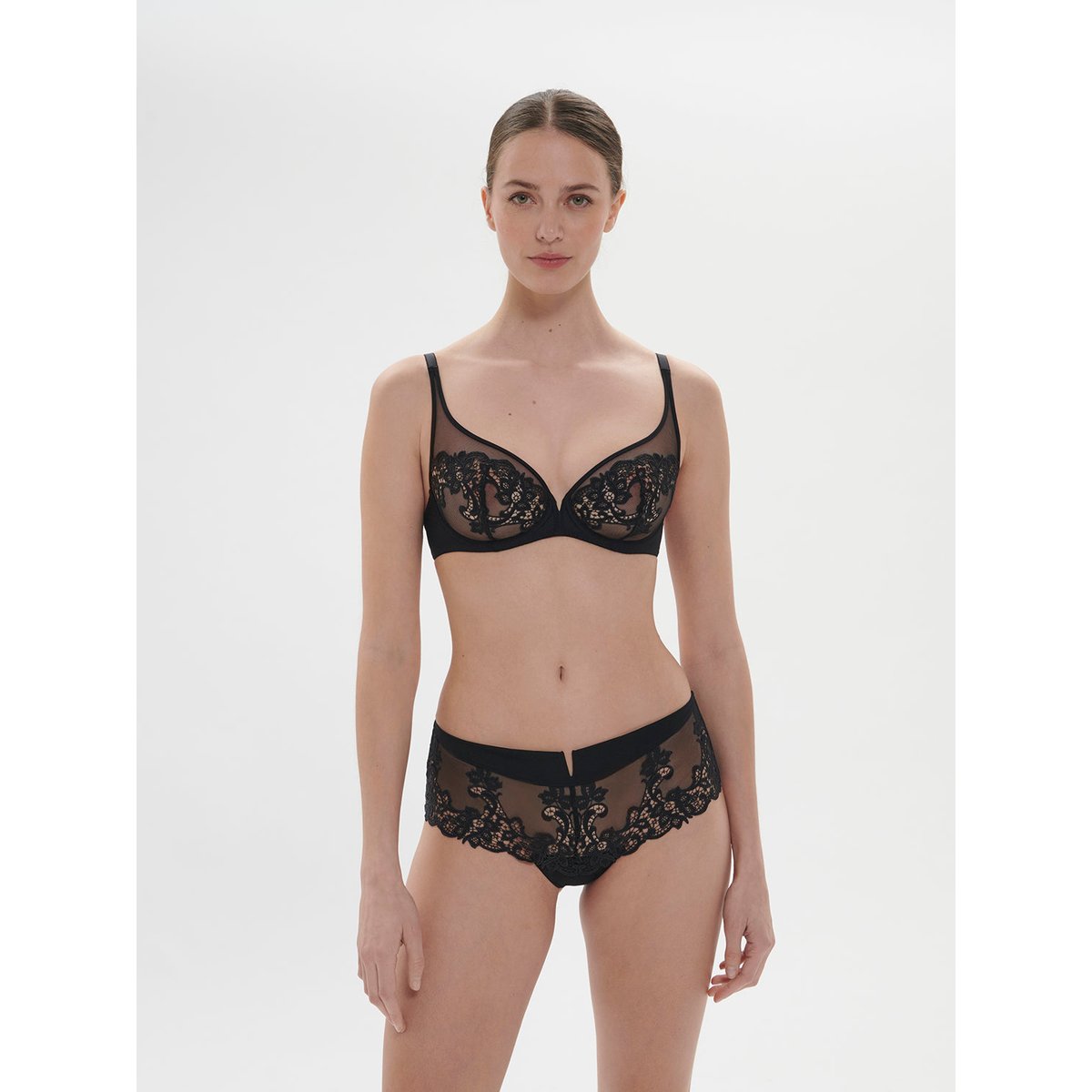 Soutien-gorge avec armature décolleté plongeant, SAGA noir, SIMONE PERELE
