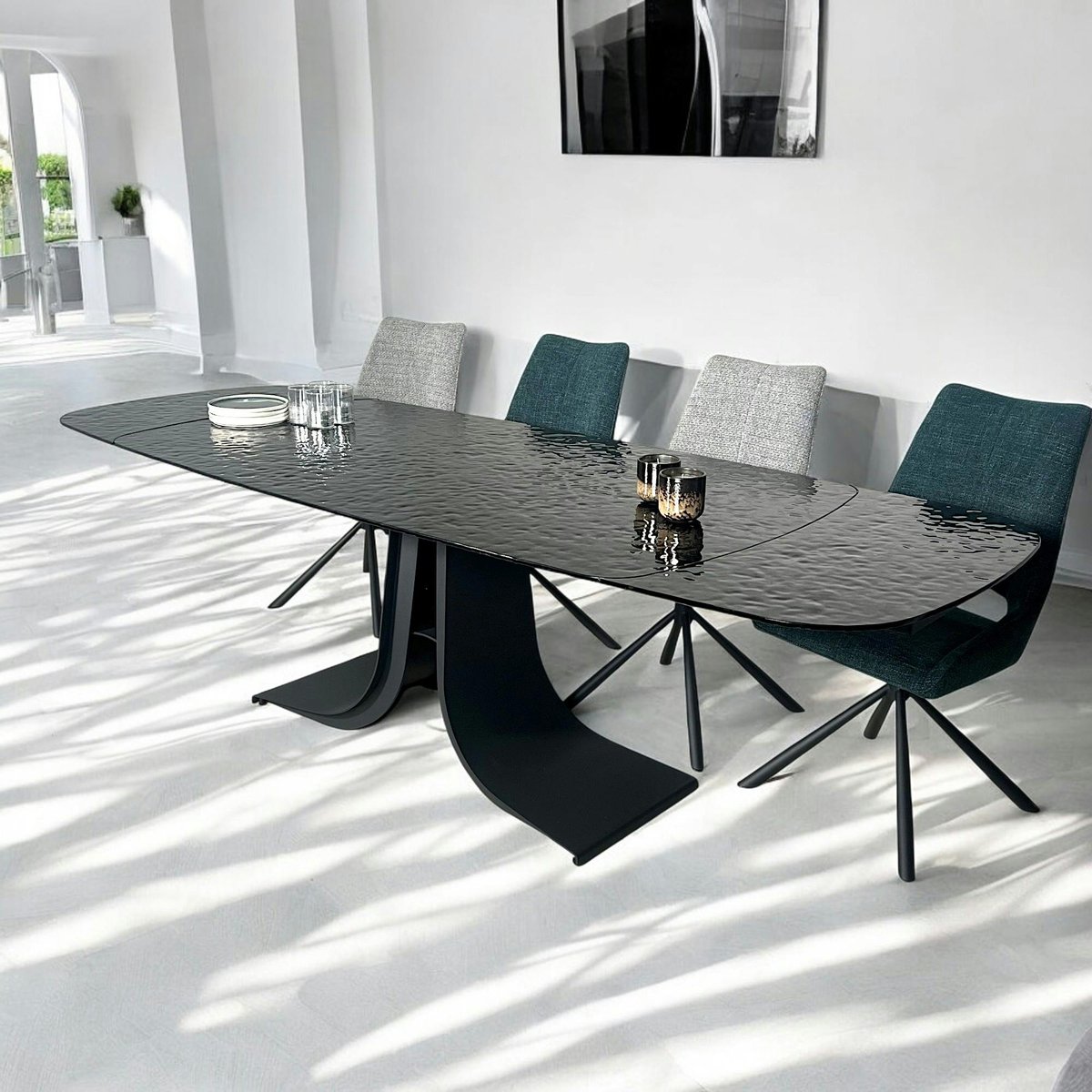 Table en verre ondulé noir extensible 180-260 cm LIGURIE noir, PIER IMPORT