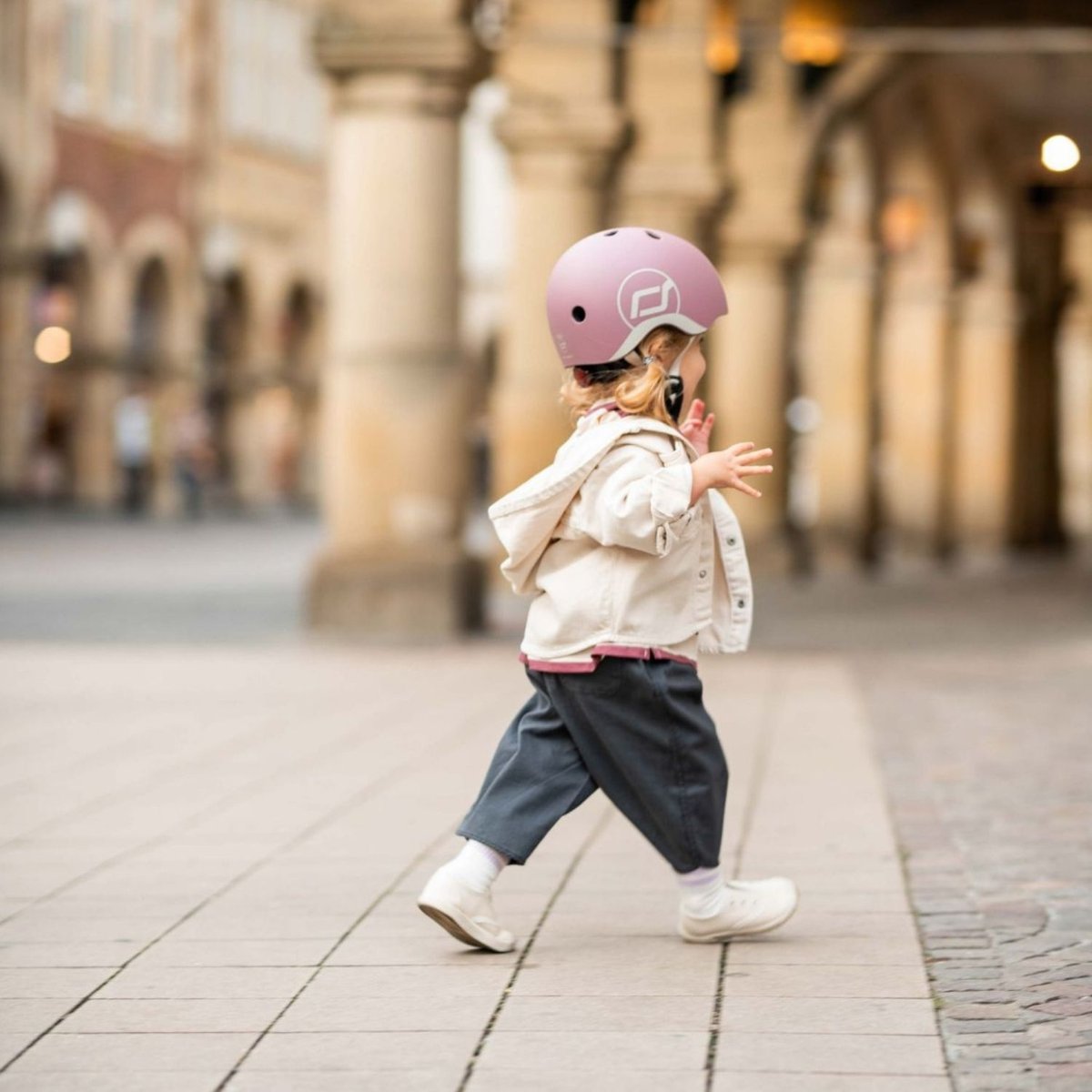Casque rose, gris, blanc, SCOOT AND RIDE