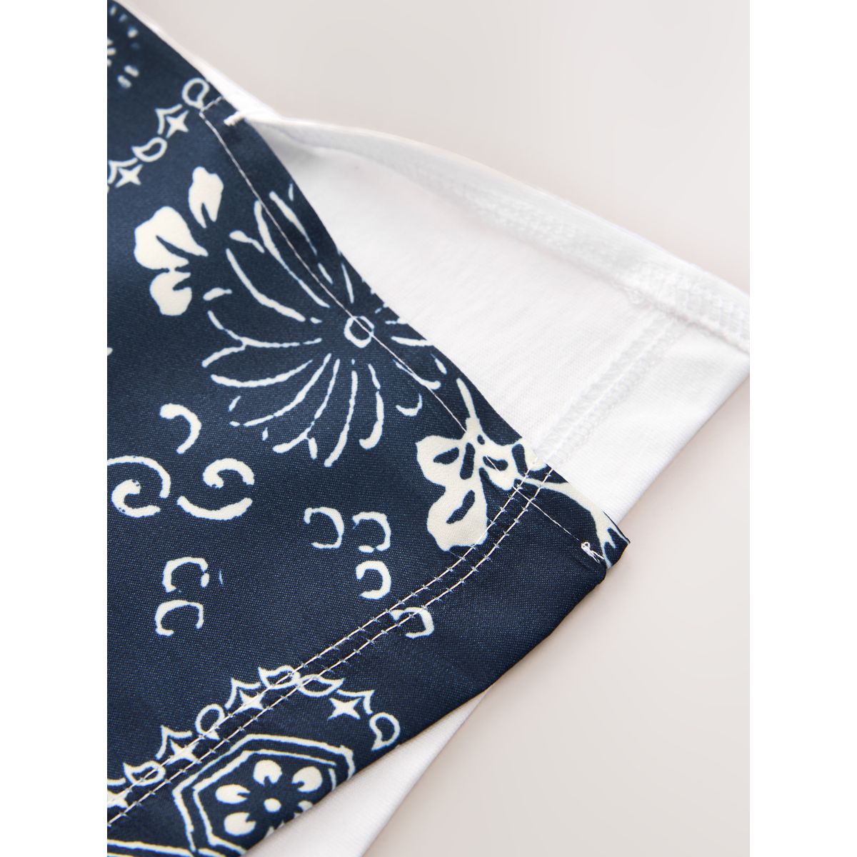 T-shirt imprimé bandana à manches courtes blanc/bleu marine, NEXT