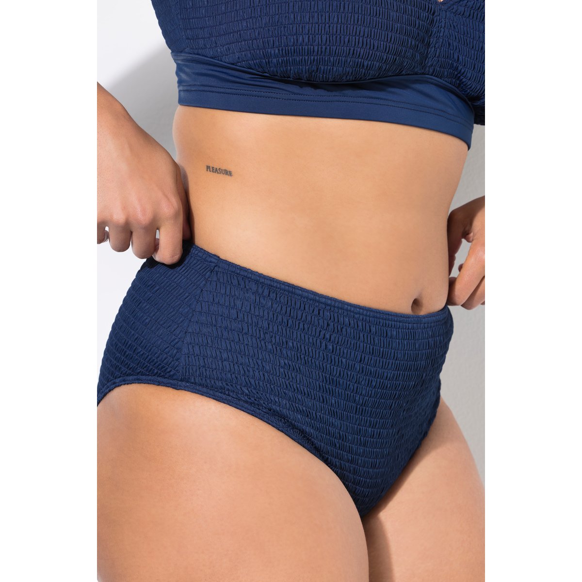 Bas de bikini taille haute, texture raffinée bleu foncé, STUDIO UNTOLD