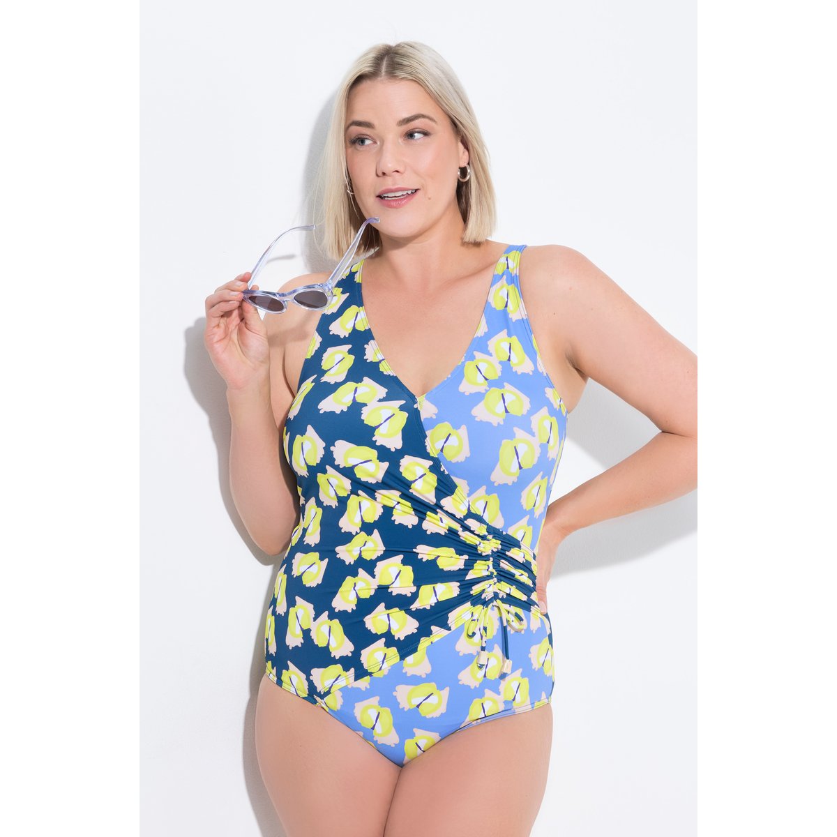 Maillot de bain à bonnets souples. Bretelles bleu capitaine, ULLA POPKEN