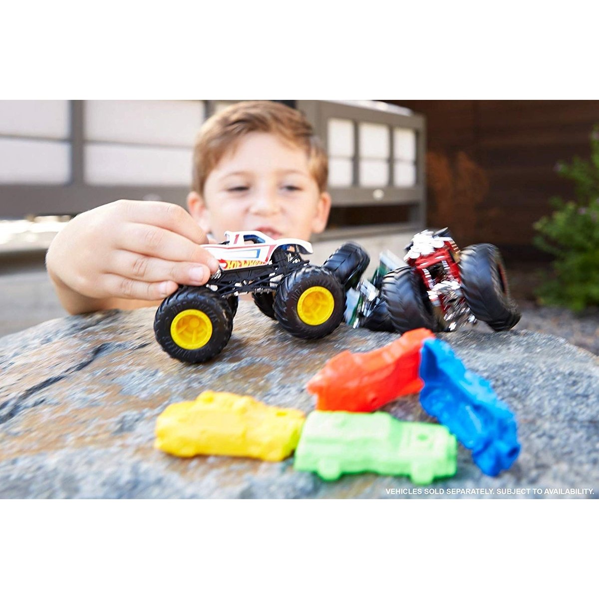 Hot Wheels Monster Trucks voiture aux roues géantes, véhicule échelle 1:64 multicolore, MATTEL