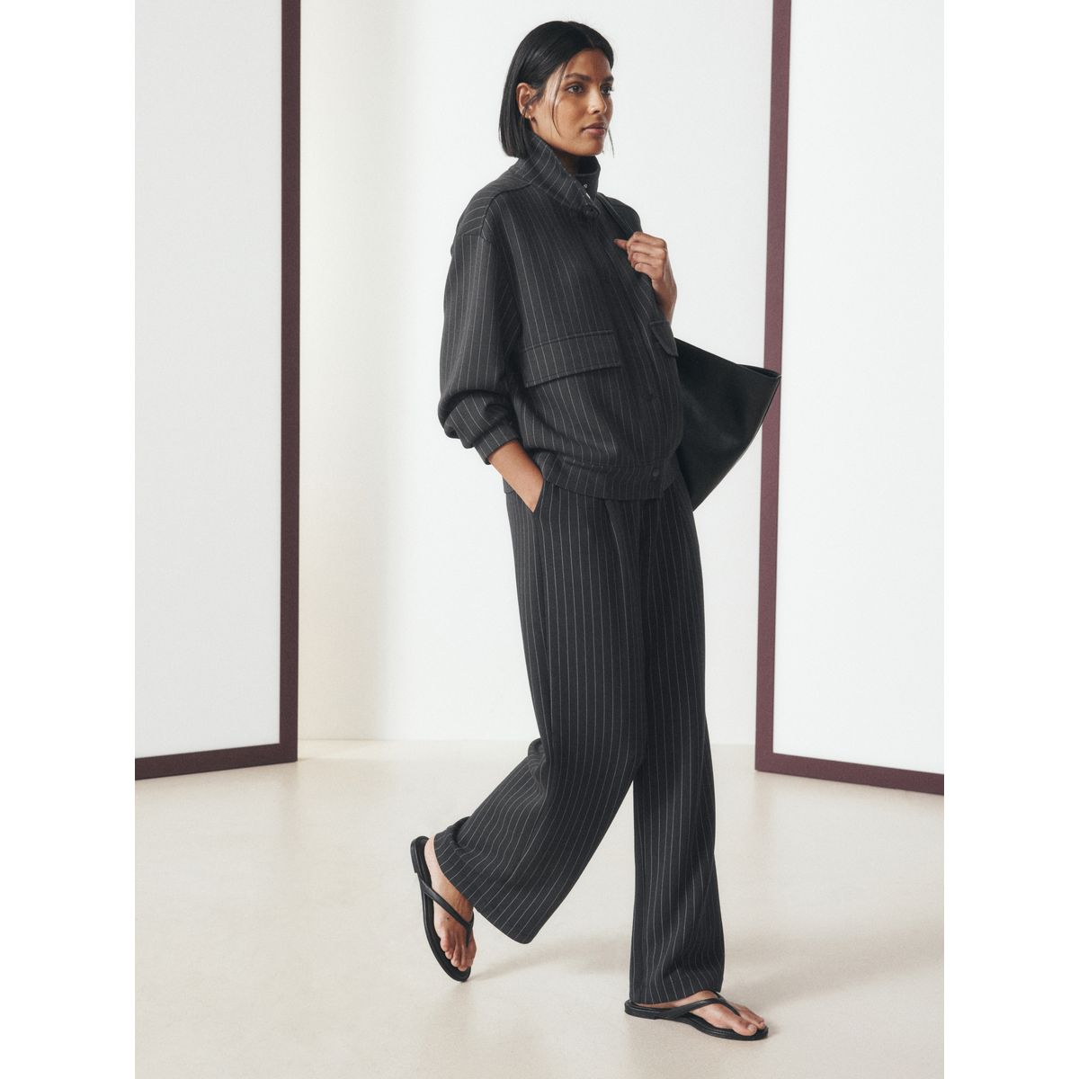 Pantalon fluide plissé à fines rayures noir, NEXT