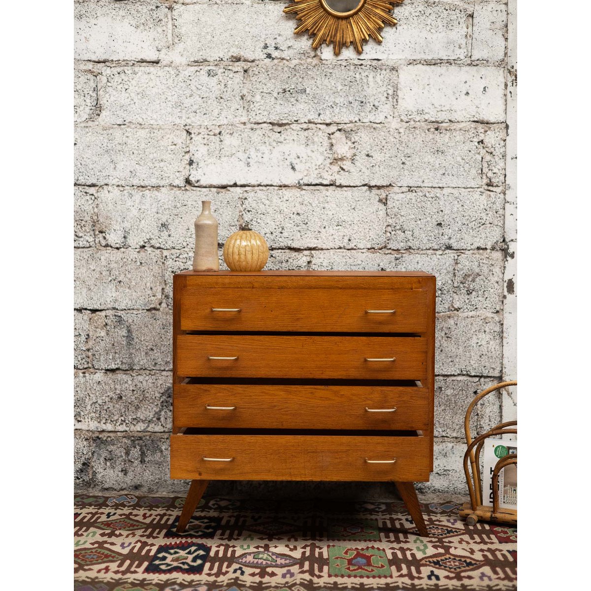 Commode chêne aux pieds compas Olga N°689 - Bon état bois clair, DEBONGOUT