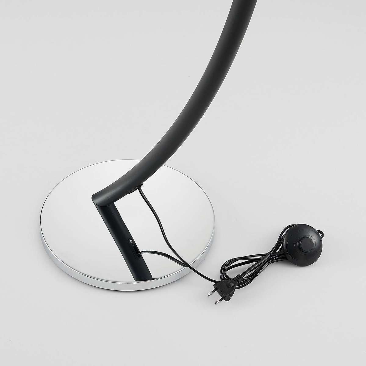 Lampadaire en textile moderne, Evelyna gris, chrome, noir, LUCANDE