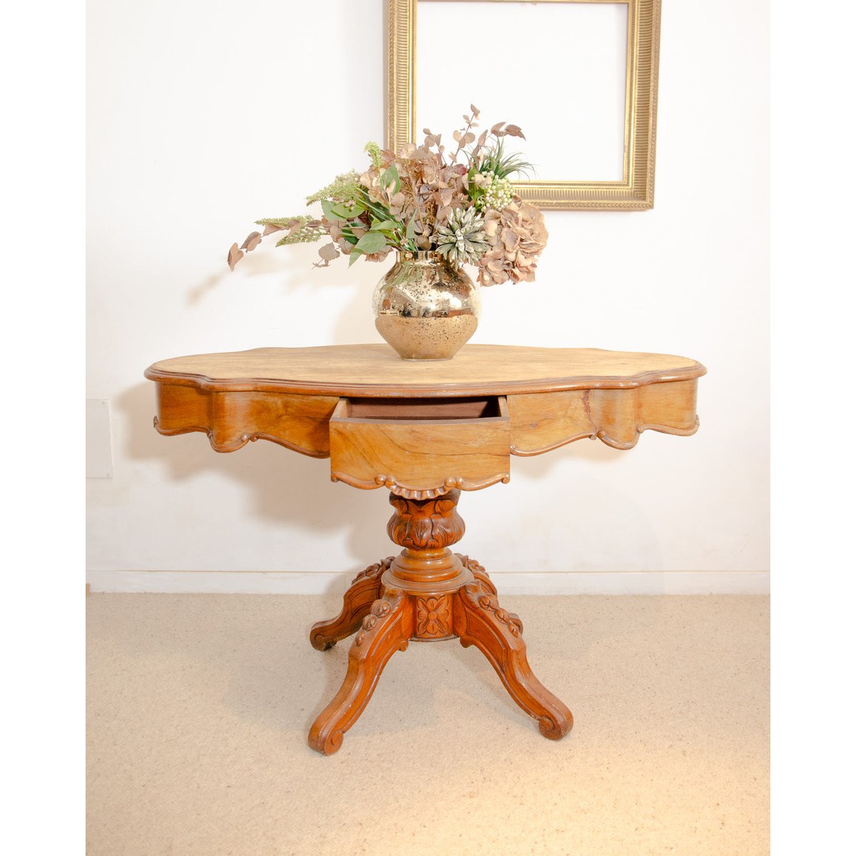 Table en bois Francine N°887 - Bon état bois foncé, DEBONGOUT