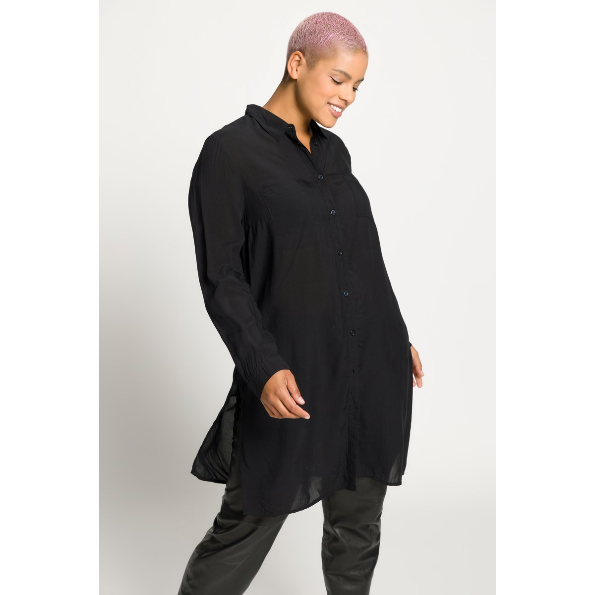 Chemise longue coupe Boxy en modal. Col noir, STUDIO UNTOLD