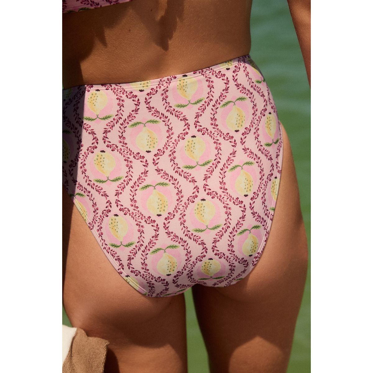 Bas de bikini échancré effet ventre plat rose/jaune citron, NEXT