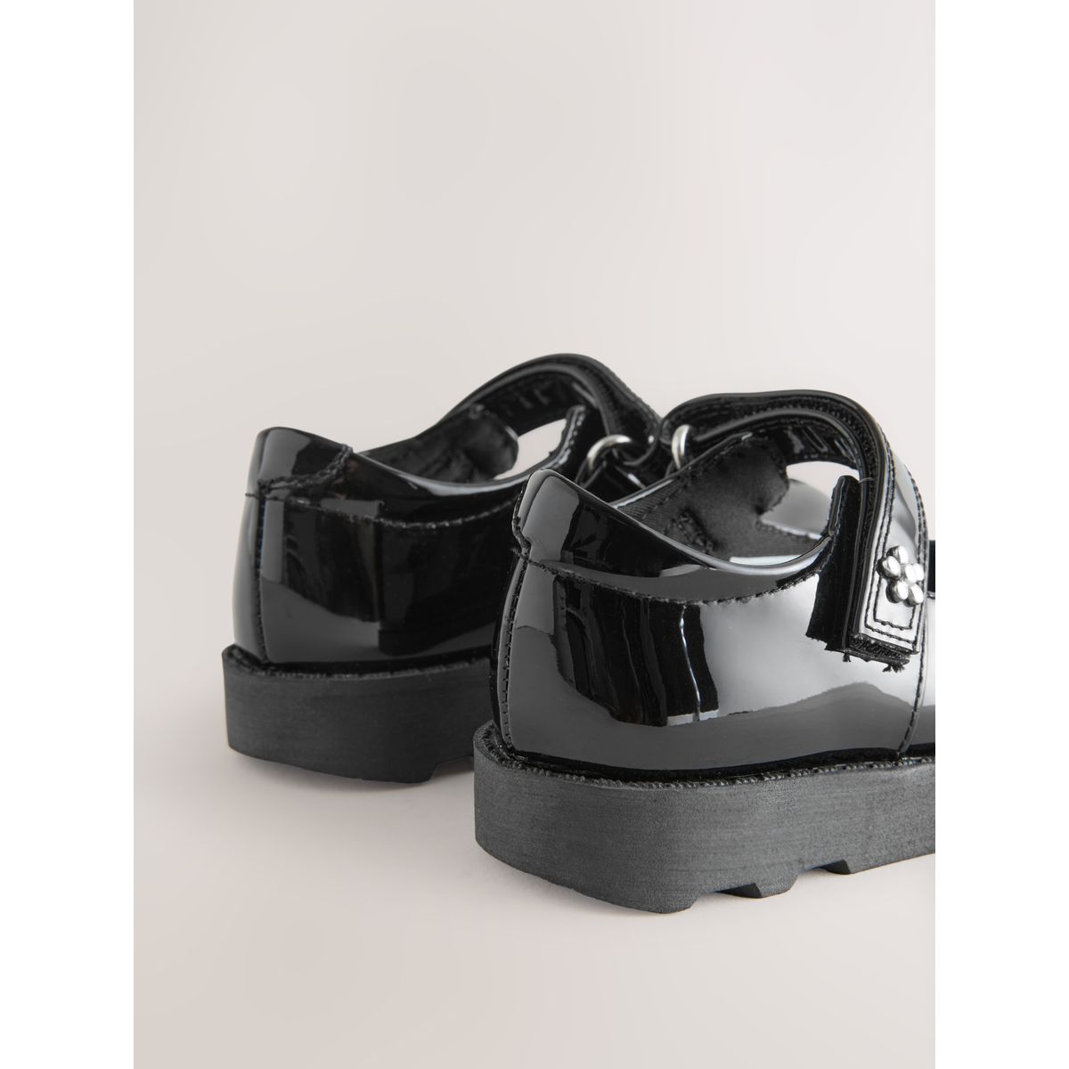 Babies junior pour l'école noir brodé, NEXT