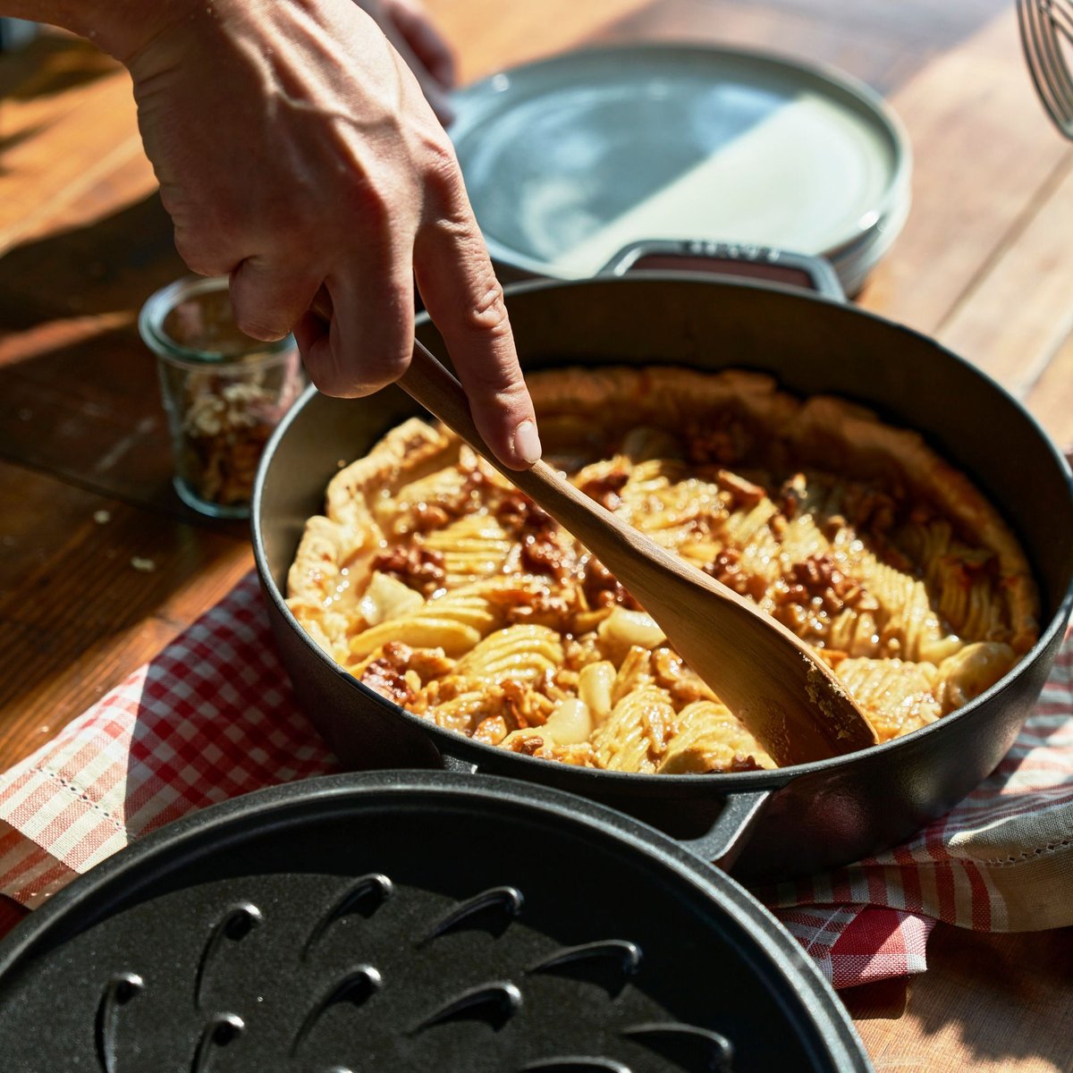 Sauteuse Chistera en Fonte, Ø 28 cm, 3,7 L, Noir Mat noir, STAUB