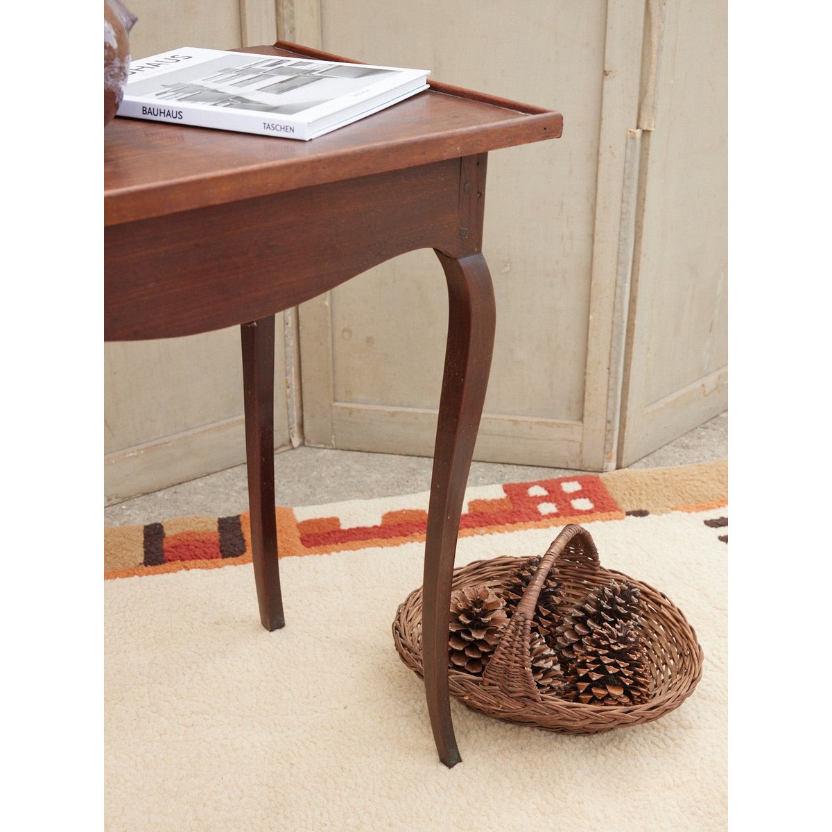 Petite table d'appoint en bois Francine N°1689 - Bon état bois foncé, DEBONGOUT