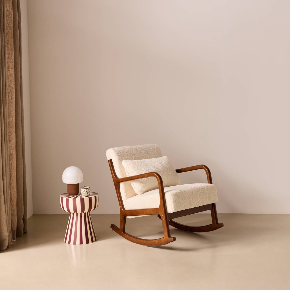 Rocking chair scandinave bois d'hévéa et bouclette LORENS crème, SWEEEK