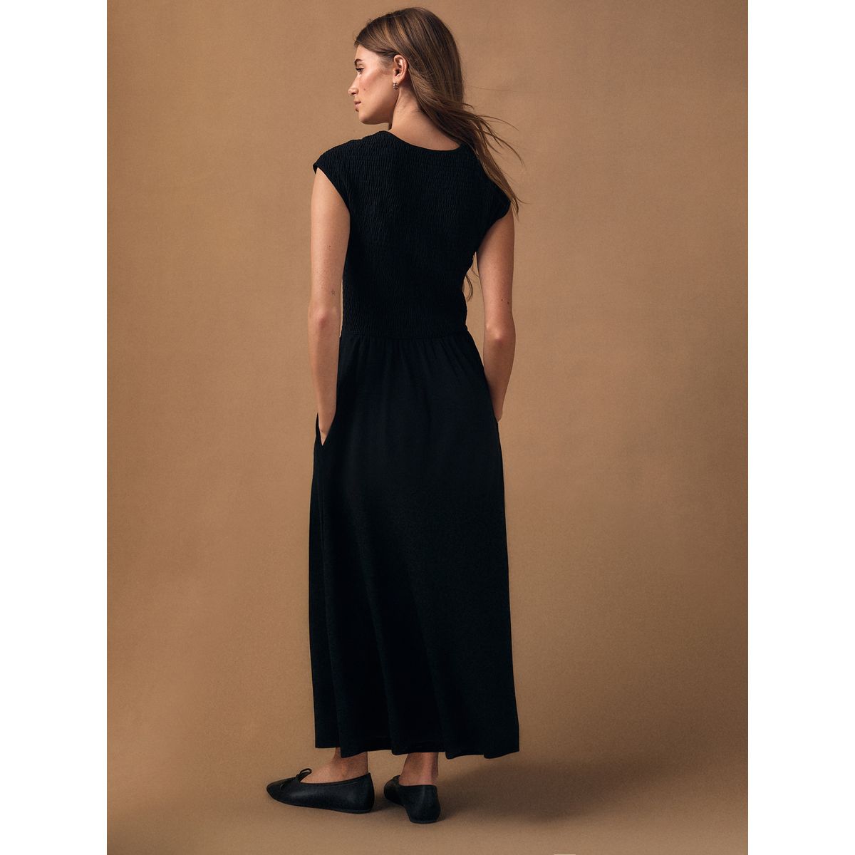 Robe mi-longue froncée en jersey à mancherons noir, NEXT