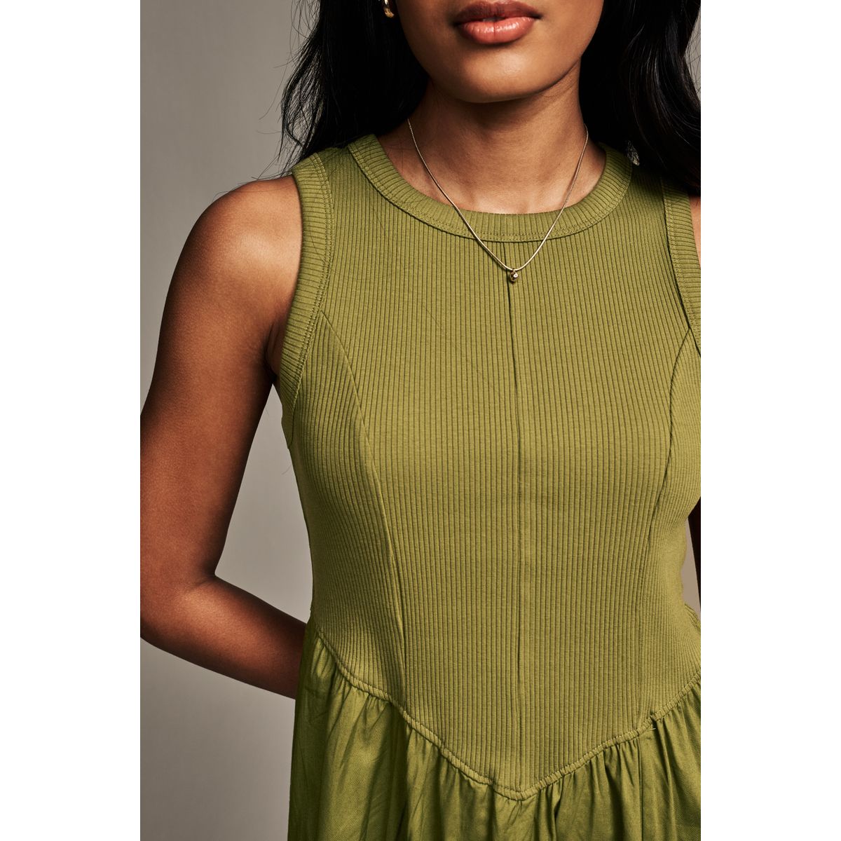 Robe mi-longue sans manches dos nageur vert kaki, NEXT
