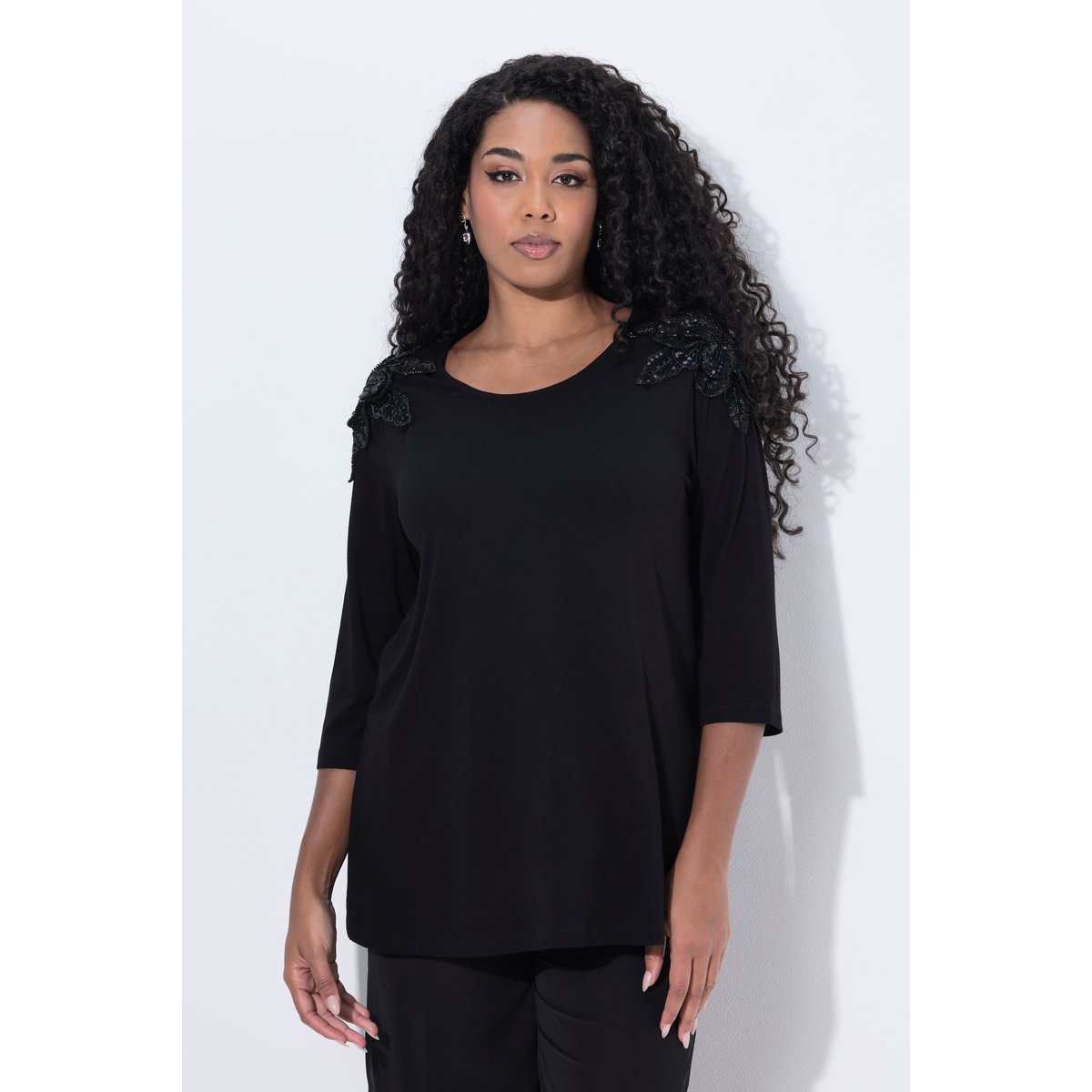 T-shirt avec fleurs en paillettes sequins noir, ULLA POPKEN