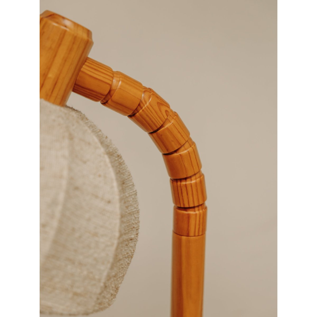 Lampadaire en bois et toile Julien N°377 - Bon état bois clair, DEBONGOUT