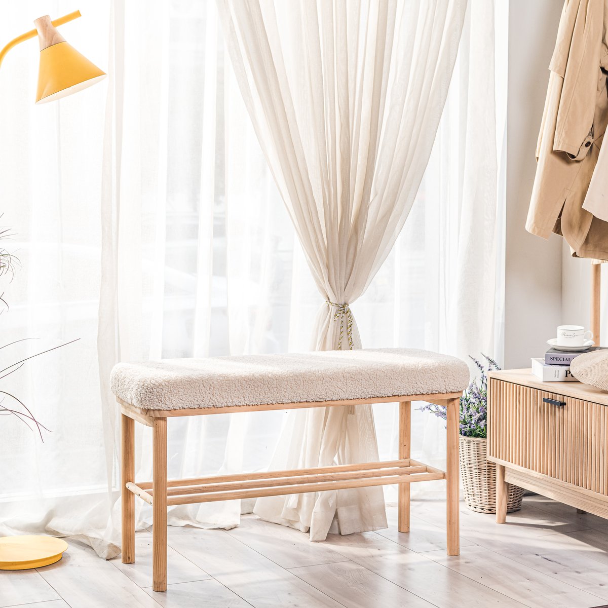 Banc en bois et bouclette, ASUGI blanc cassé, NORDLYS