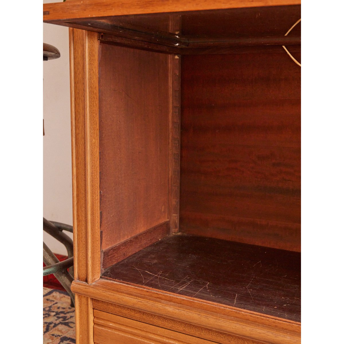 Vitrine MD en bois Victoria N°1361 - Bon état bois clair, DEBONGOUT