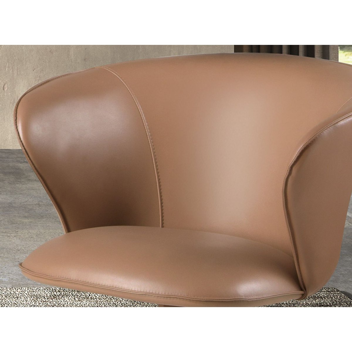 Chaise pivotante en similicuir camel | marron, ANGEL CERDA