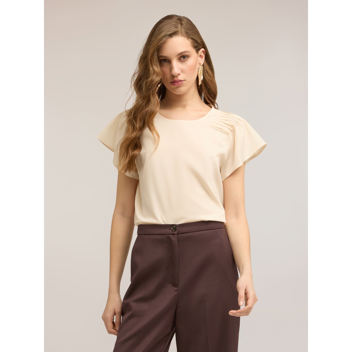 Blouse en crêpe de chine avec plis beige, MOTIVI