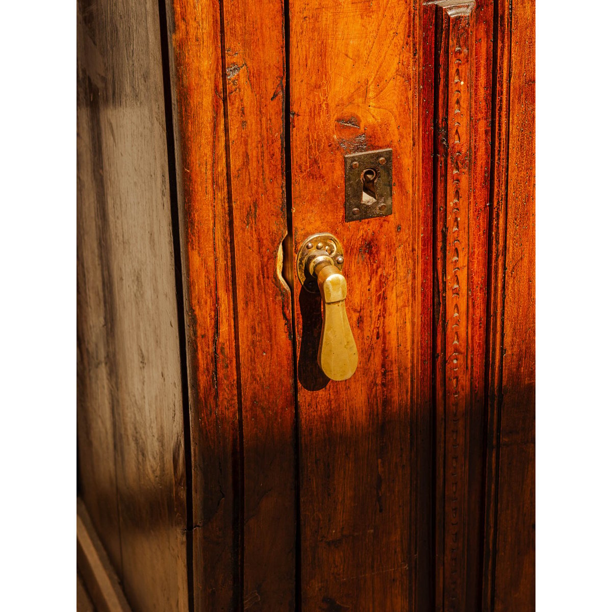Petit buffet en bois Gilbert N°1779 - Bon état bois foncé, DEBONGOUT