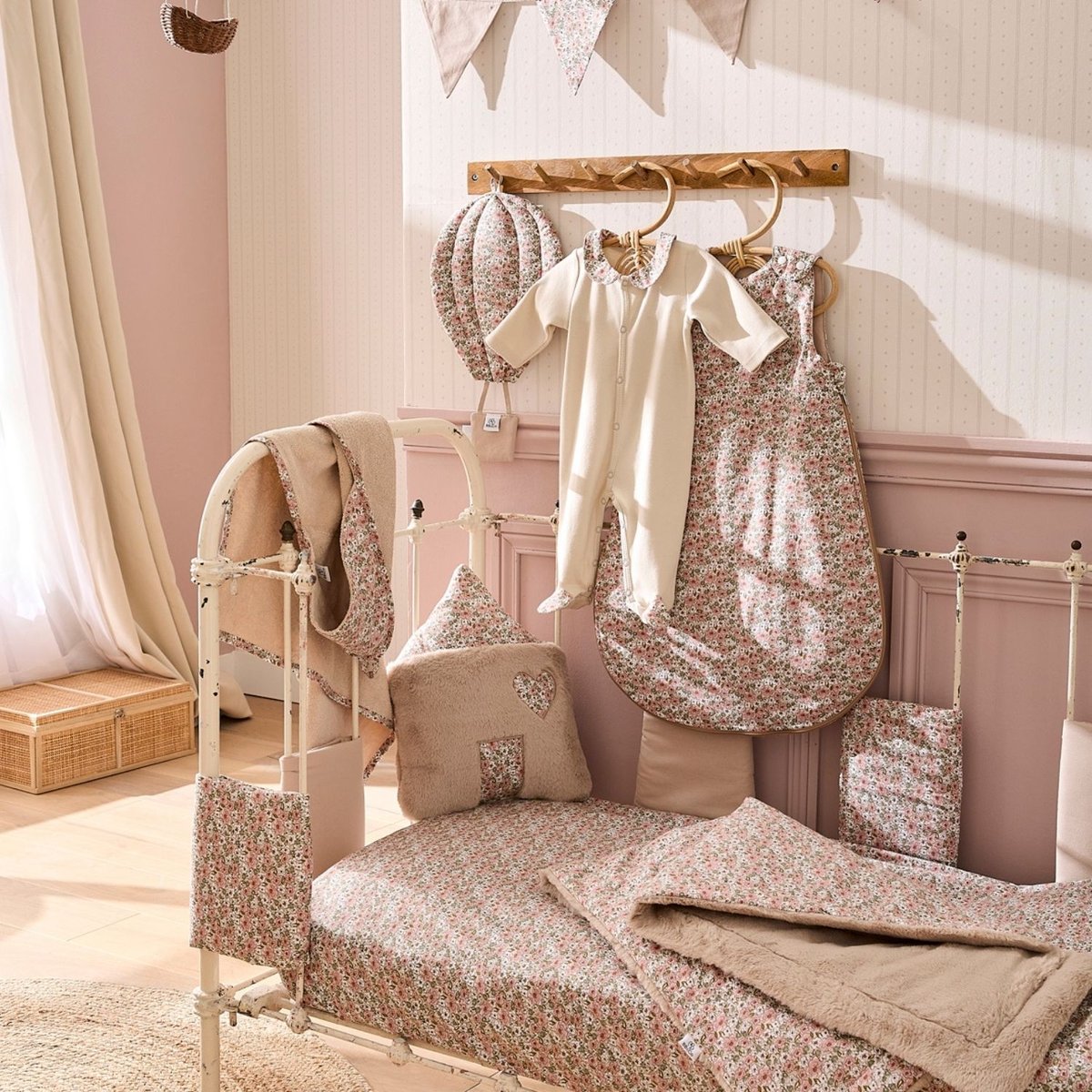 Doudou attache sucette beige, rose, marron, BB & CO