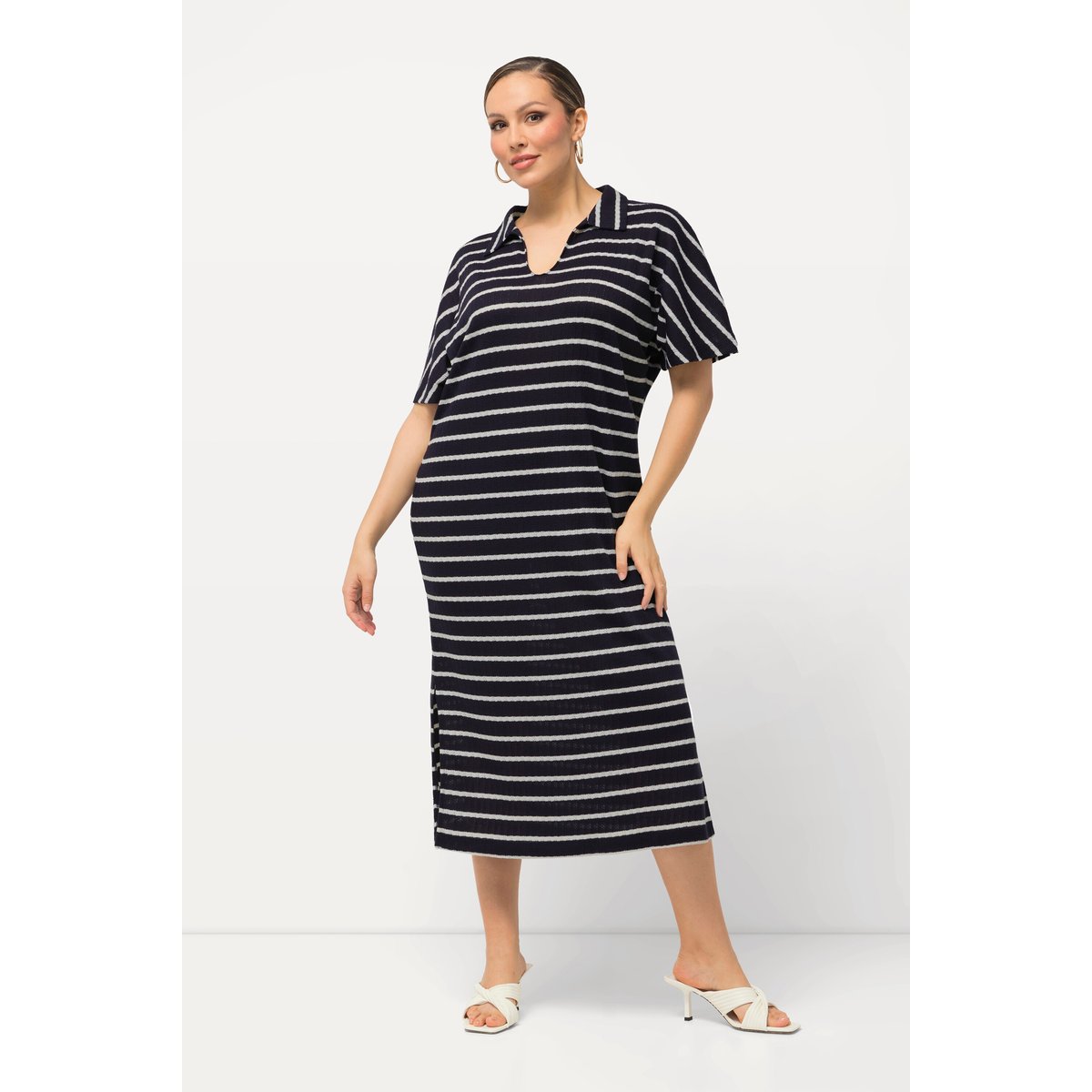 Robe midi en maille. Décolleté marine, ULLA POPKEN