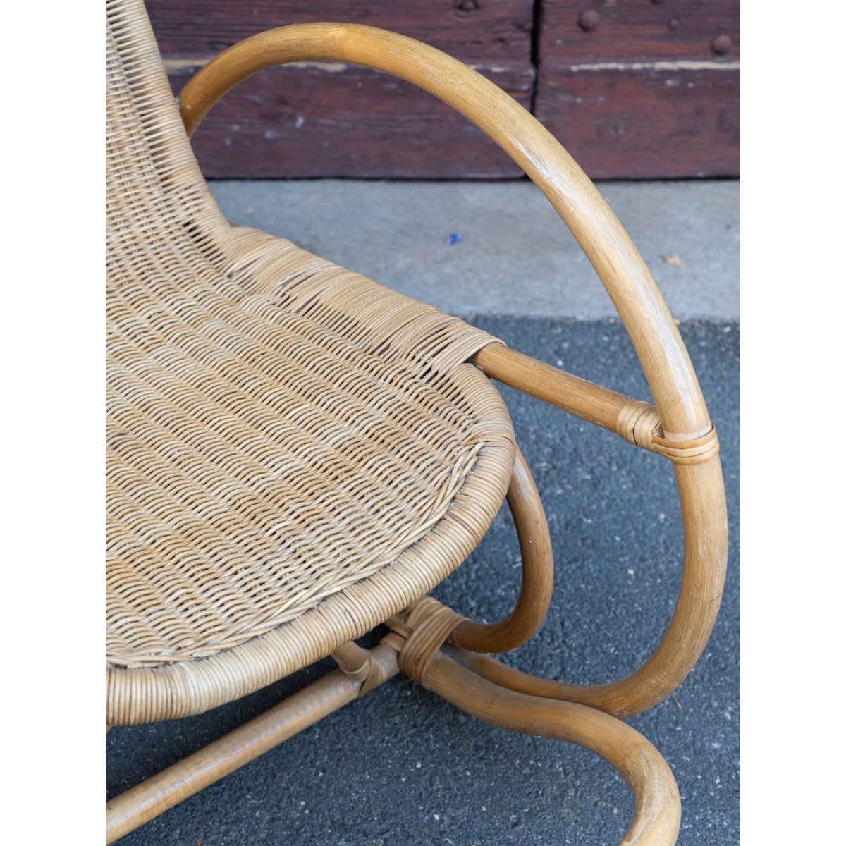 Rocking-chair vintage en rotin Alibert N°102 - Bon état naturel, DEBONGOUT