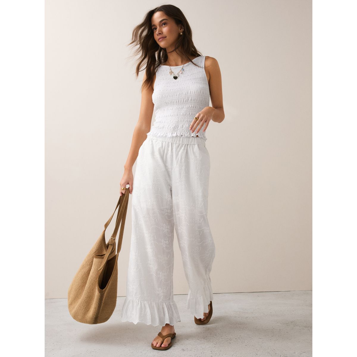 Pantalon avec ourlets volantés et broderie écru, NEXT