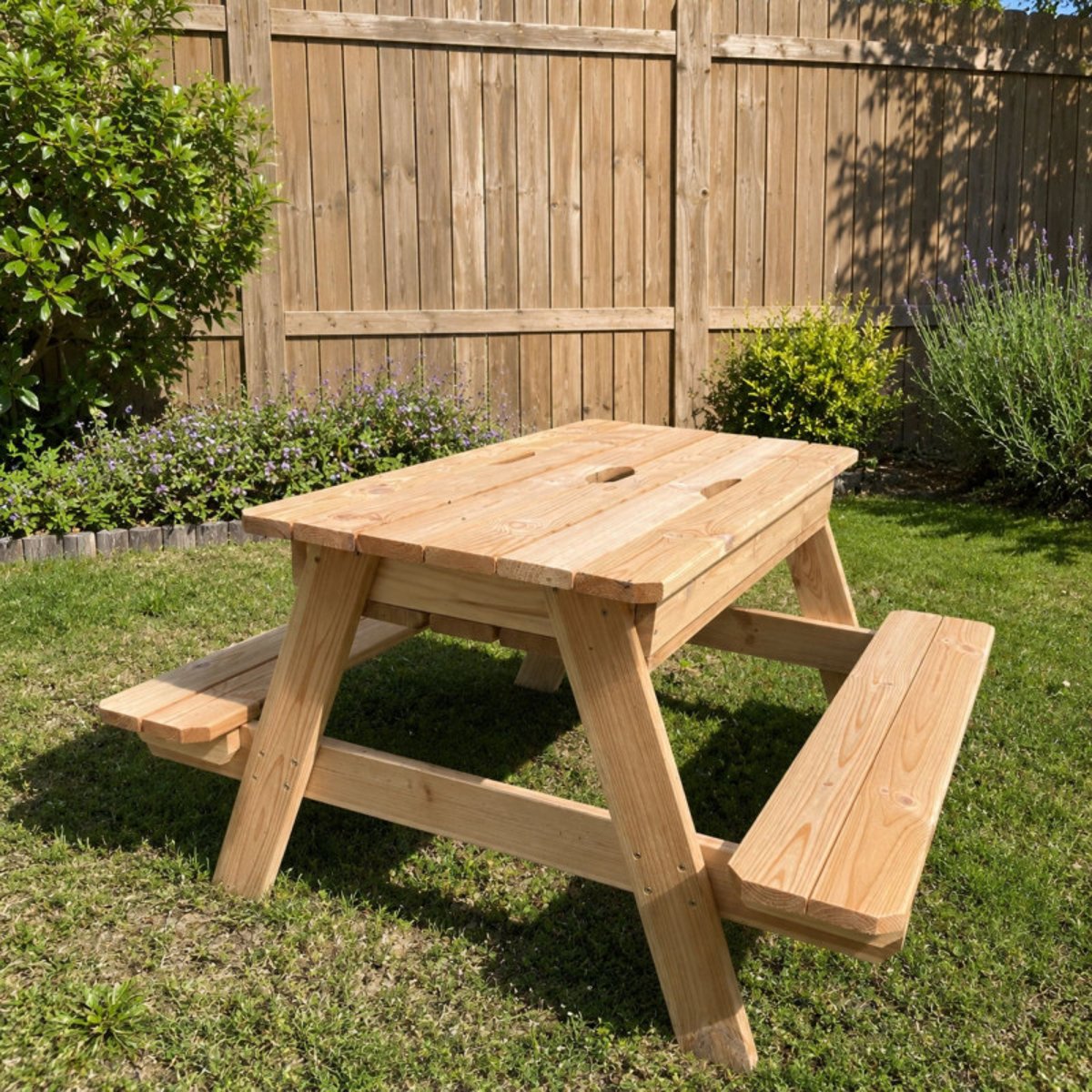 Table de picnique en bois pour enfant avec bac à sable intégré beige, SOULET