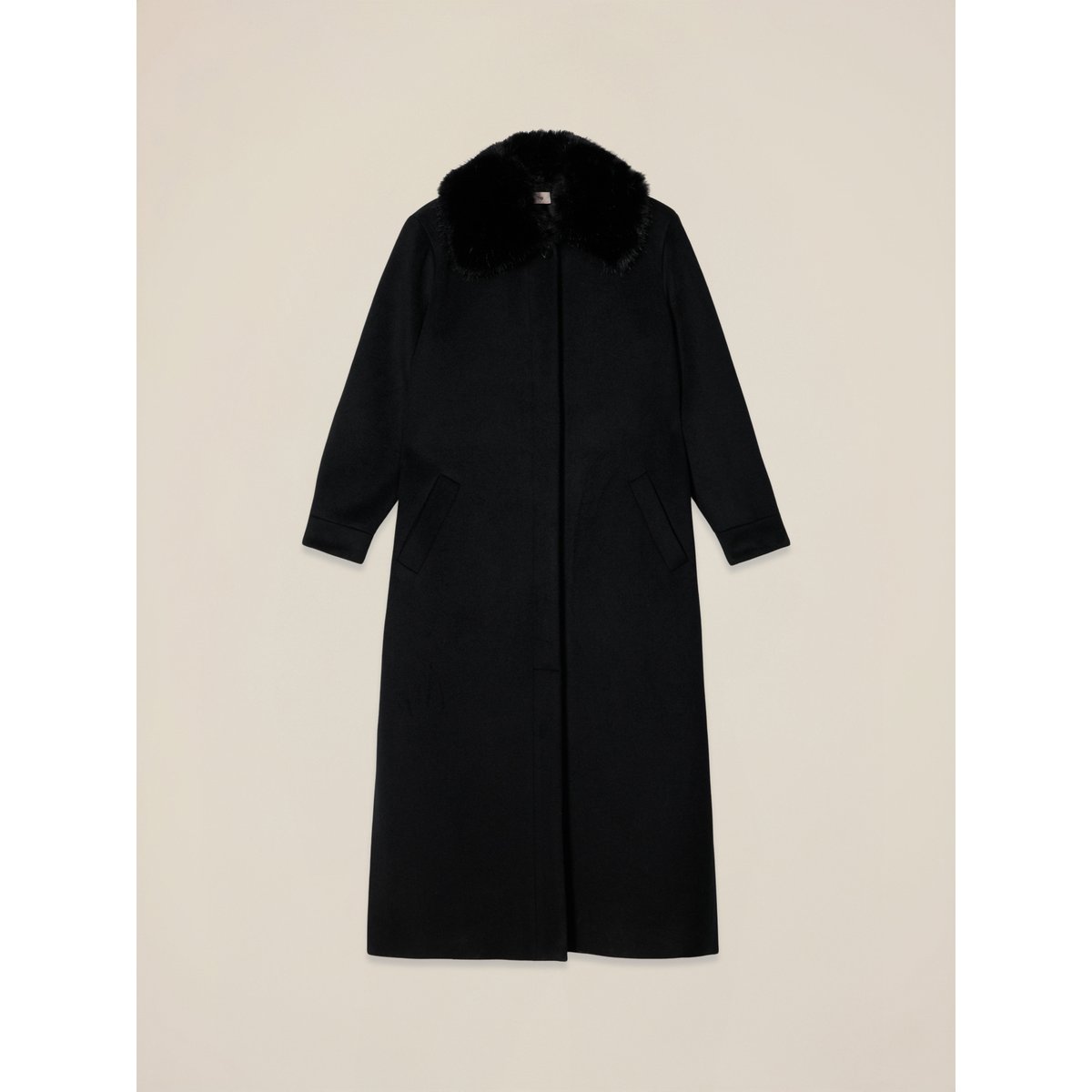 Manteau long noir, OLTRE