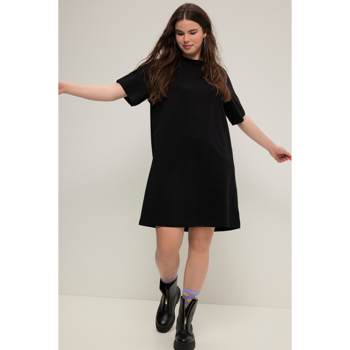 T-shirt oversized ultra-long à col rond et noir, STUDIO UNTOLD