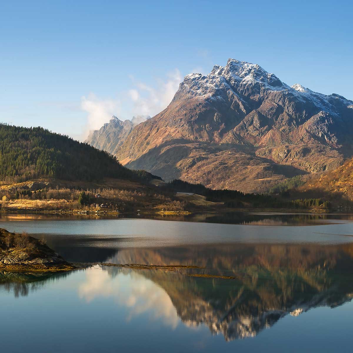 Tableau montagne et lac, l'île Lofoten tableau alu dibond, HEXOA