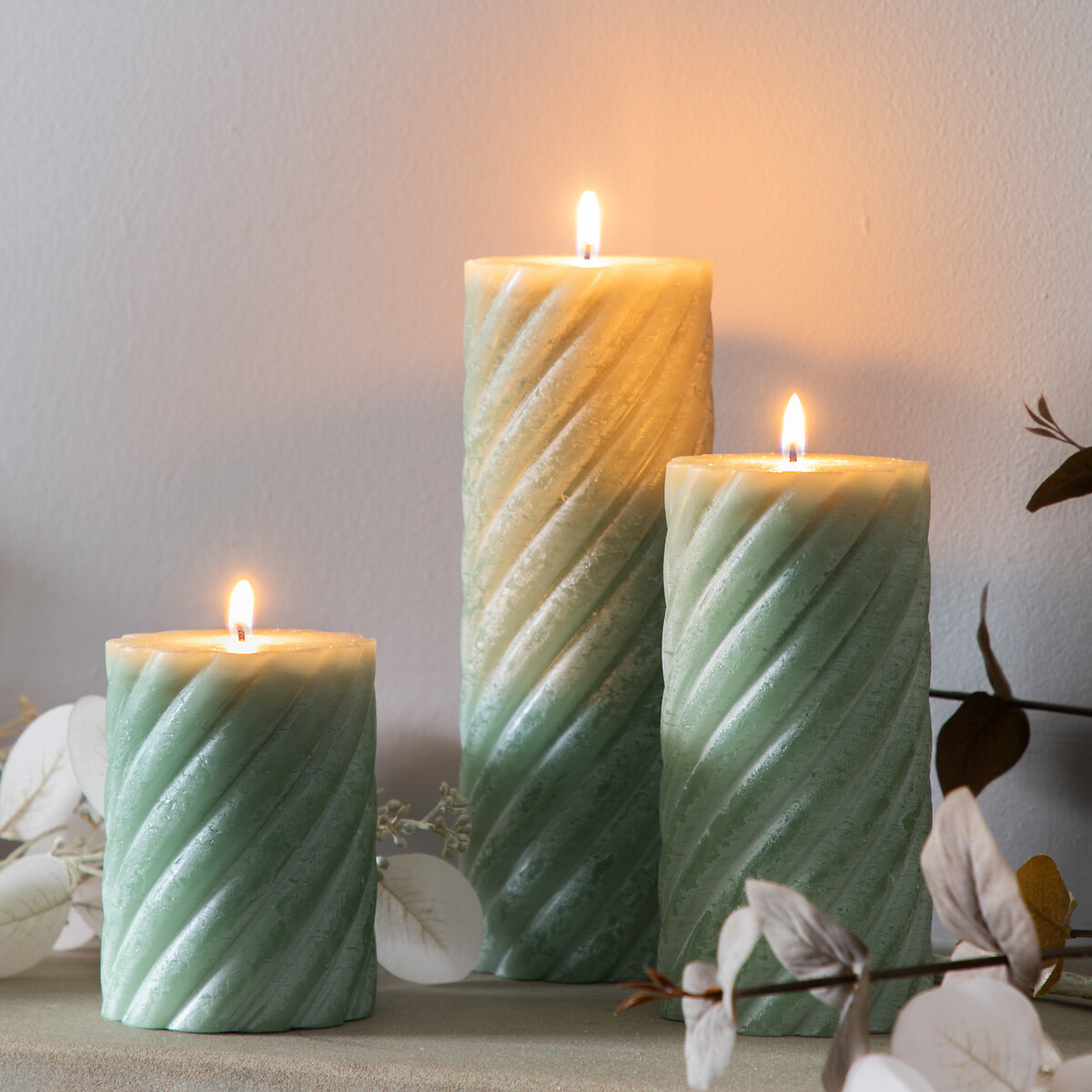 Pack of 2 20cm Vanilla Pillar Candle Twist Sage green, ÉDITÉ