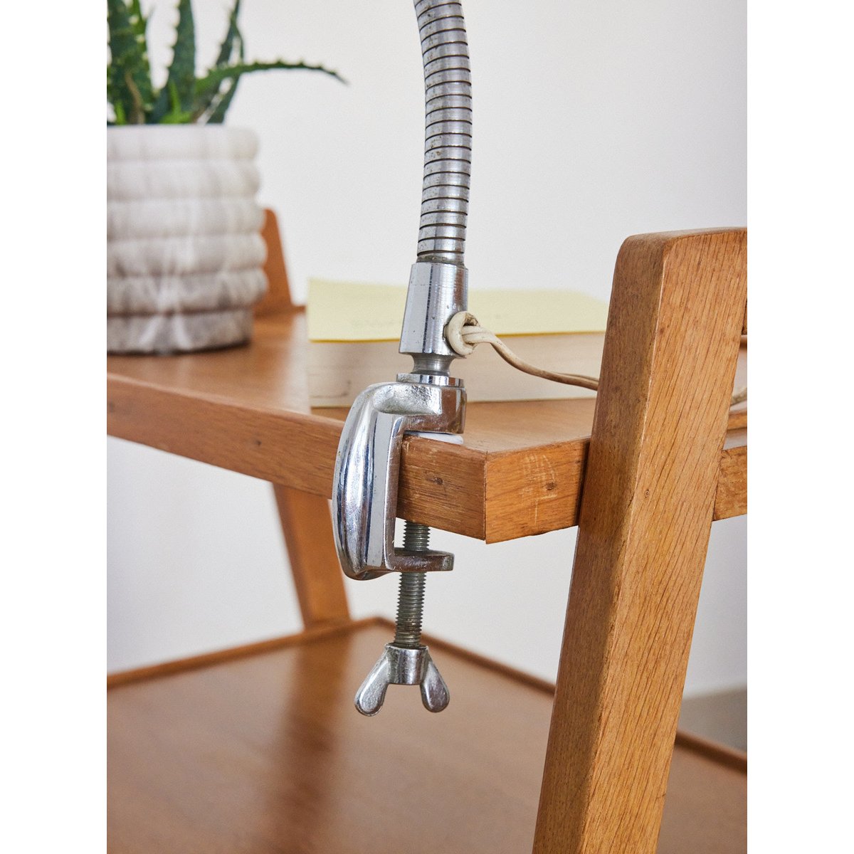 Lampe à poser en chrome Julia N°942 - Bon état gris, DEBONGOUT