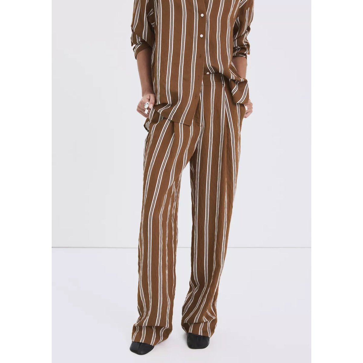 Pantalon rayures pinces marron, MANGO
